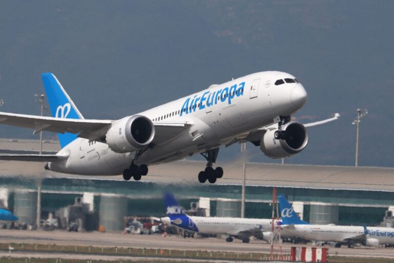 Air Europa Victor Flickr scaled e1649753810431