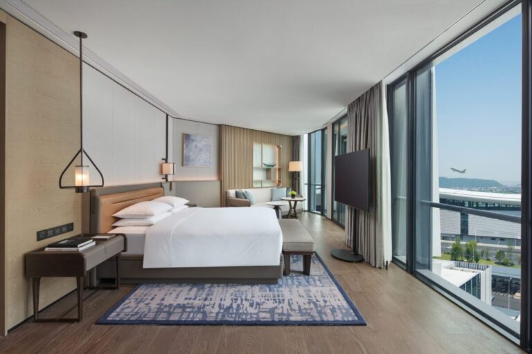 Hyatt Regency Hangzhou International Airport 1 King with Club Access Deluxe 嘉宾轩豪华客房（大床） scaled e1726552572456