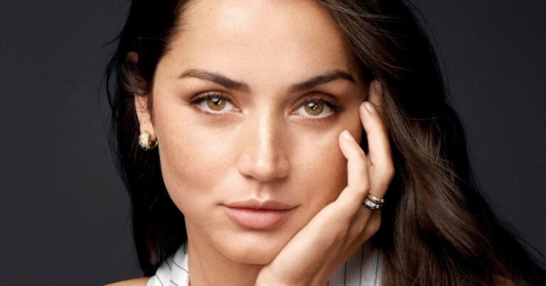 le damier de louis vuitton jewelry ana de armas cethan james green