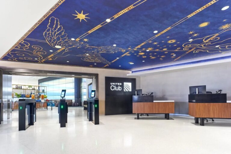 United Club Airport scaled e1742825024826